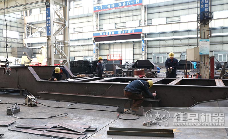 紅星設備生産車間