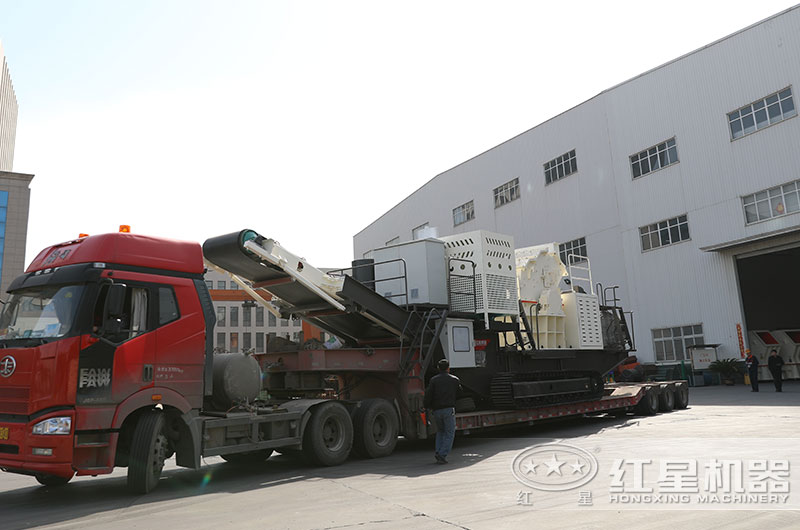 履帶式移動破碎設備發貨現場