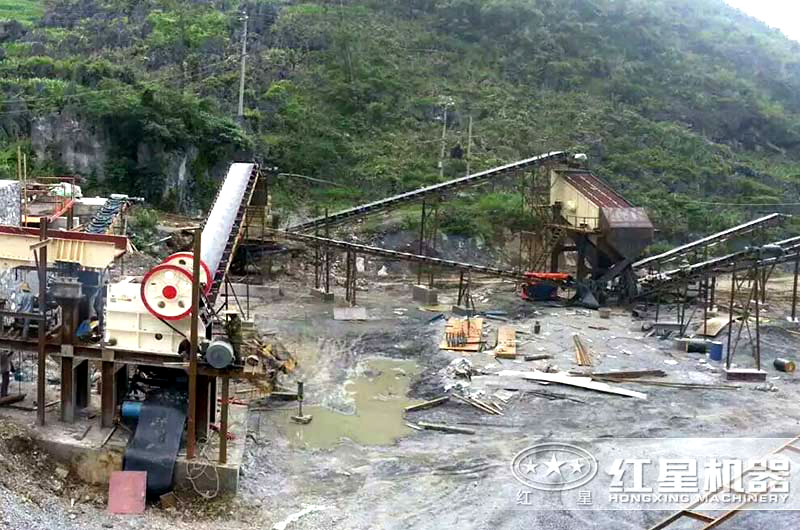 山東用戶石料破碎生産線生産現場實拍圖