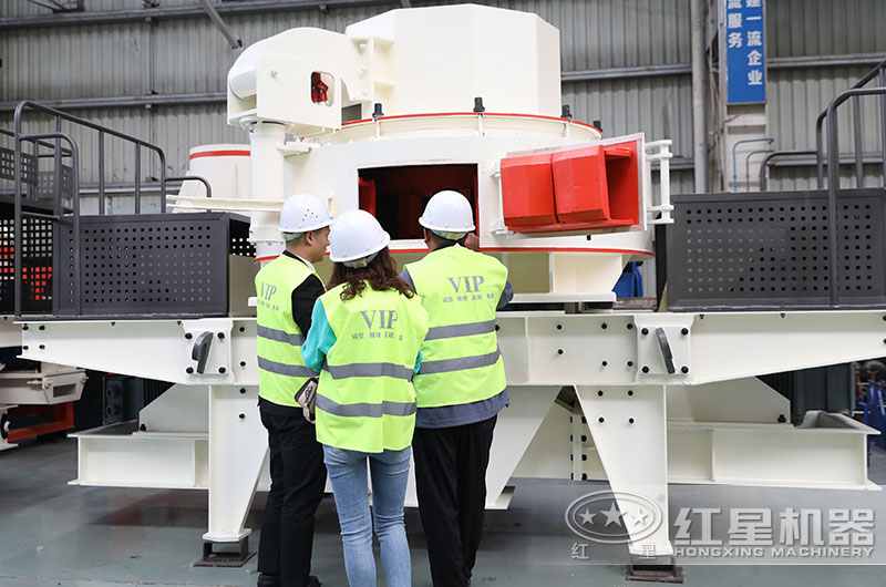 用戶來廠選購，近距離了解石粉制沙機