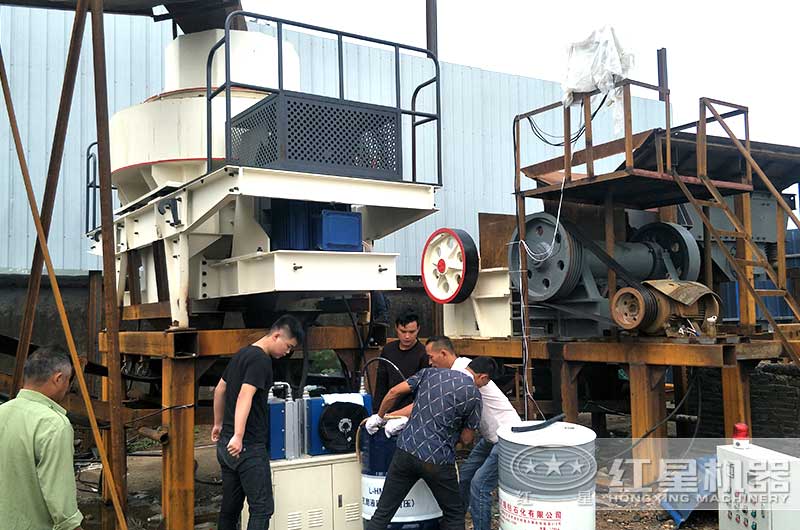 細碎制砂機作業現場