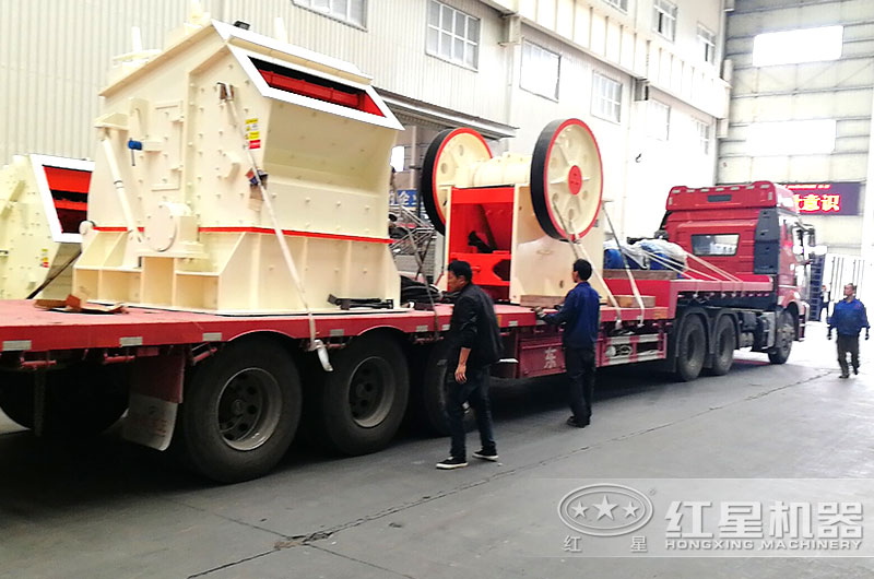 時産1000噸的石灰石破碎設備車間等待發貨